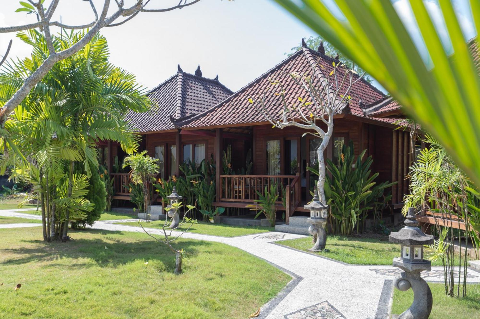 Taman Tirta Villa レンボンガン島 エクステリア 写真